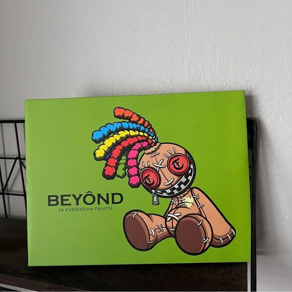 Beyond 24G Shimmer and Matte Eyeshadow Palette - Picture 4 of 5